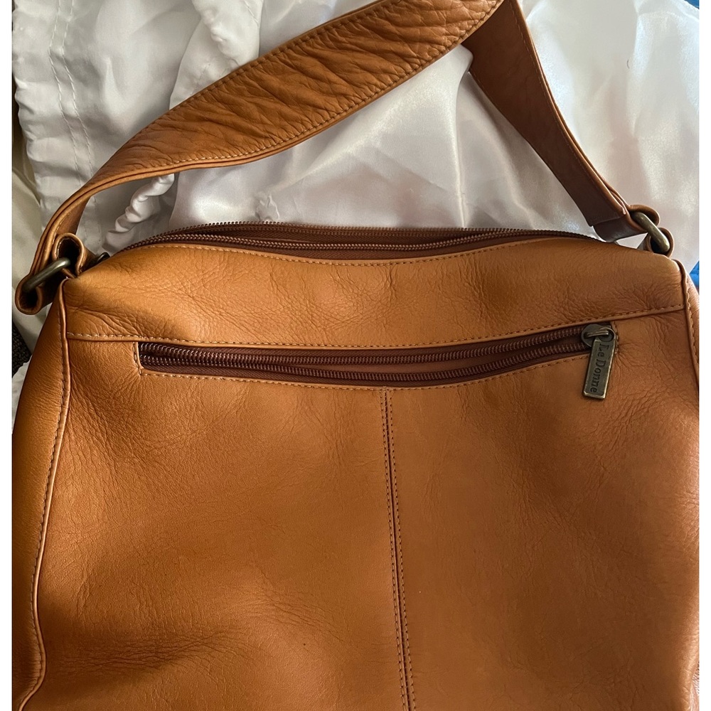Le Donne Tan Leather Shoulder bag